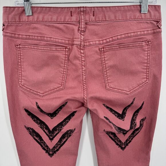 FREE PEOPLE Dotted Ikat Arrow Faded Red Chevron Print Ankle Jeans Size 29 - Picture 5 of 7